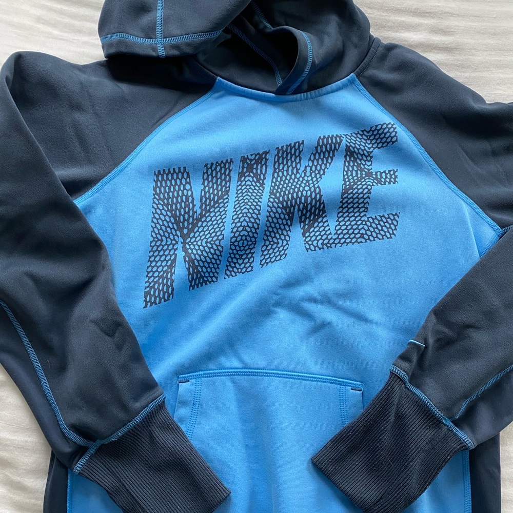 BLUE NIKE SWEATSHIRT